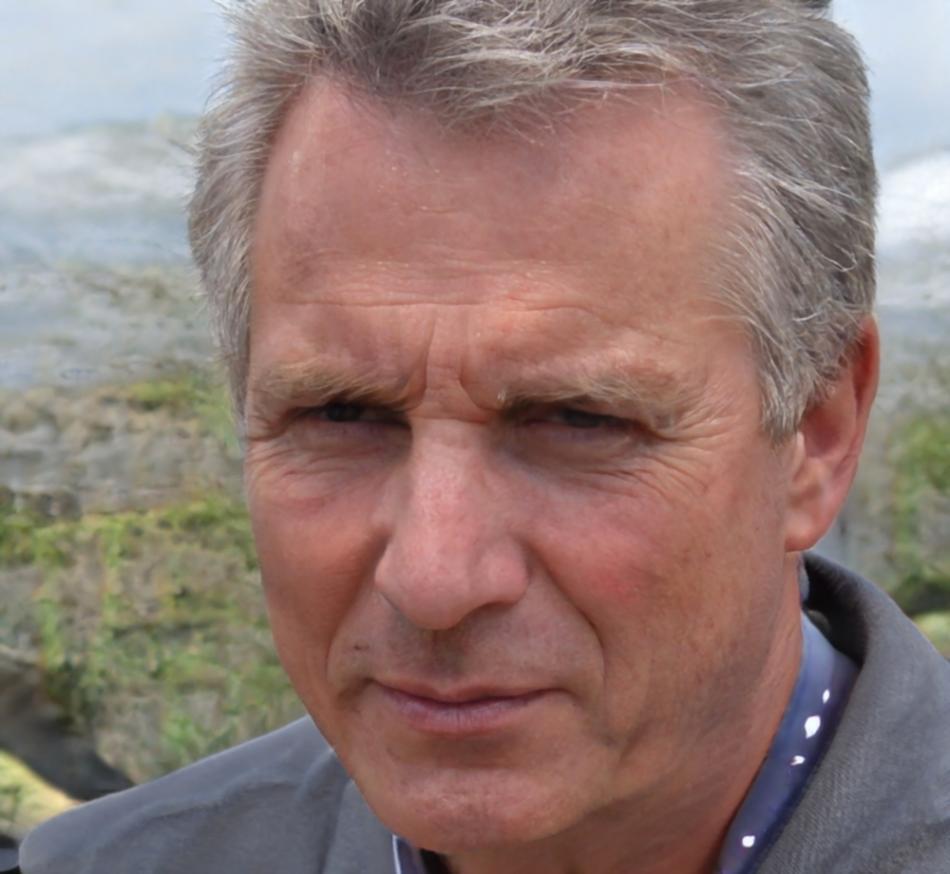 Portrait von Dozent Lennart Vöhringer